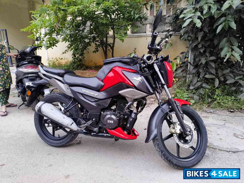 Red TVS Raider Split Seat Red TVS Raider Split Seat