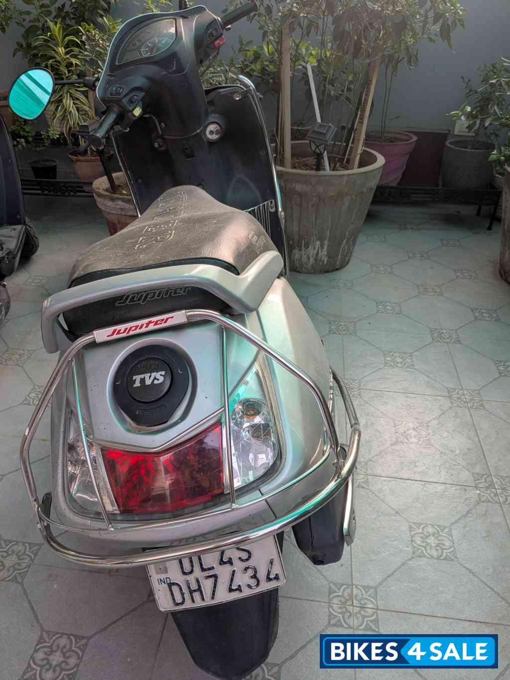 Silver TVS Jupiter Silver TVS Jupiter