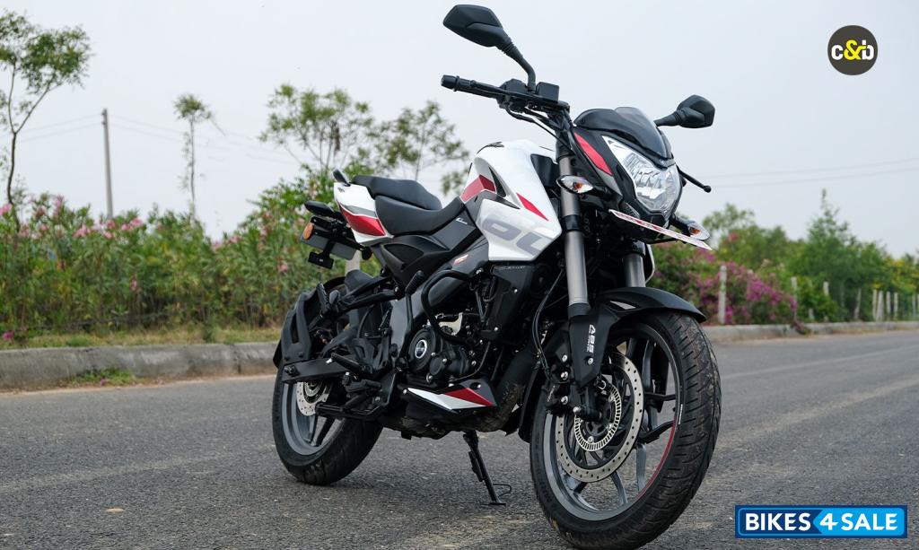 White Bajaj Pulsar NS 160 BS6