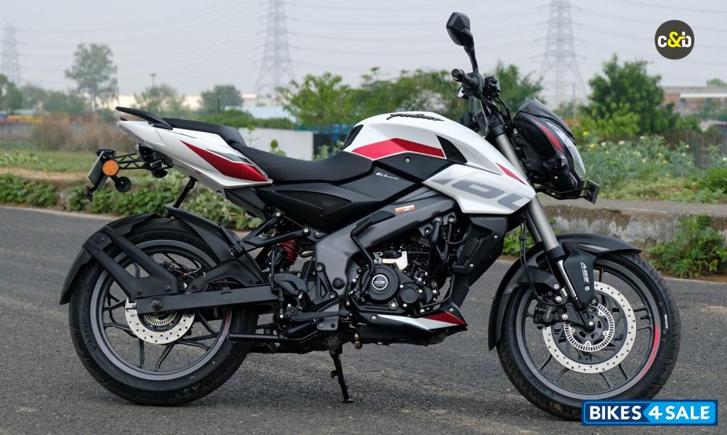 White Bajaj Pulsar NS 160 BS6