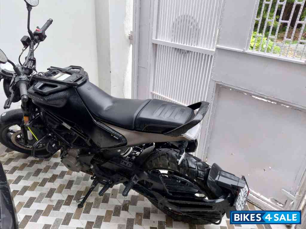 Husqvarna Svartpilen 250