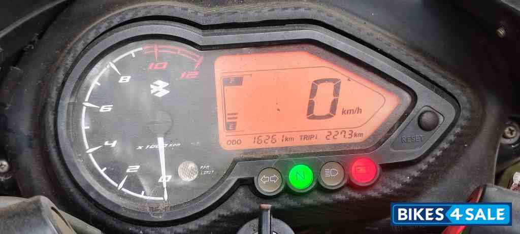 Black Decal Gr Bajaj Pulsar 150 DTSi Black Decal Gr Bajaj Pulsar 150 DTSi