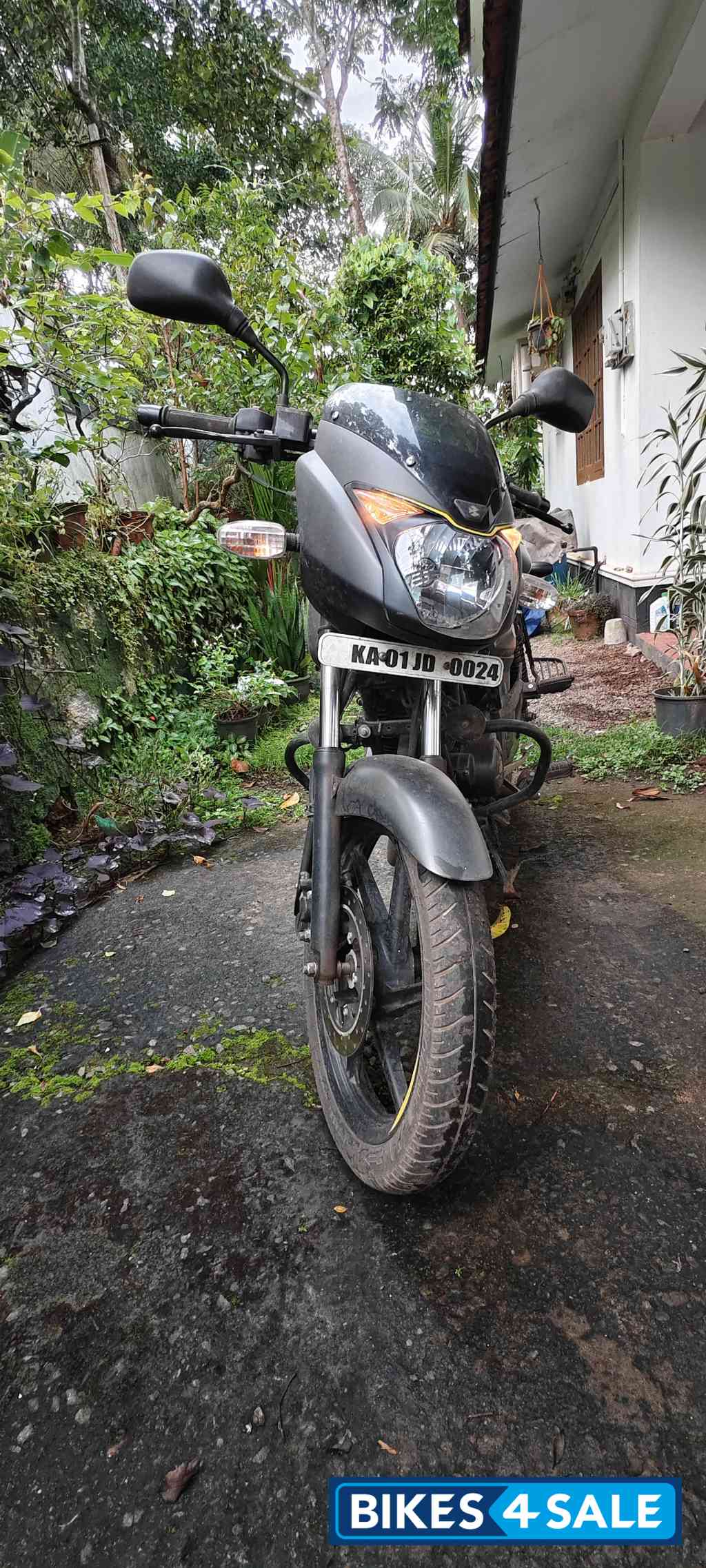 Black Decal Gr Bajaj Pulsar 150 DTSi Black Decal Gr Bajaj Pulsar 150 DTSi