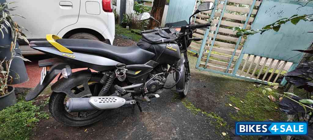 Black Decal Gr Bajaj Pulsar 150 DTSi Black Decal Gr Bajaj Pulsar 150 DTSi