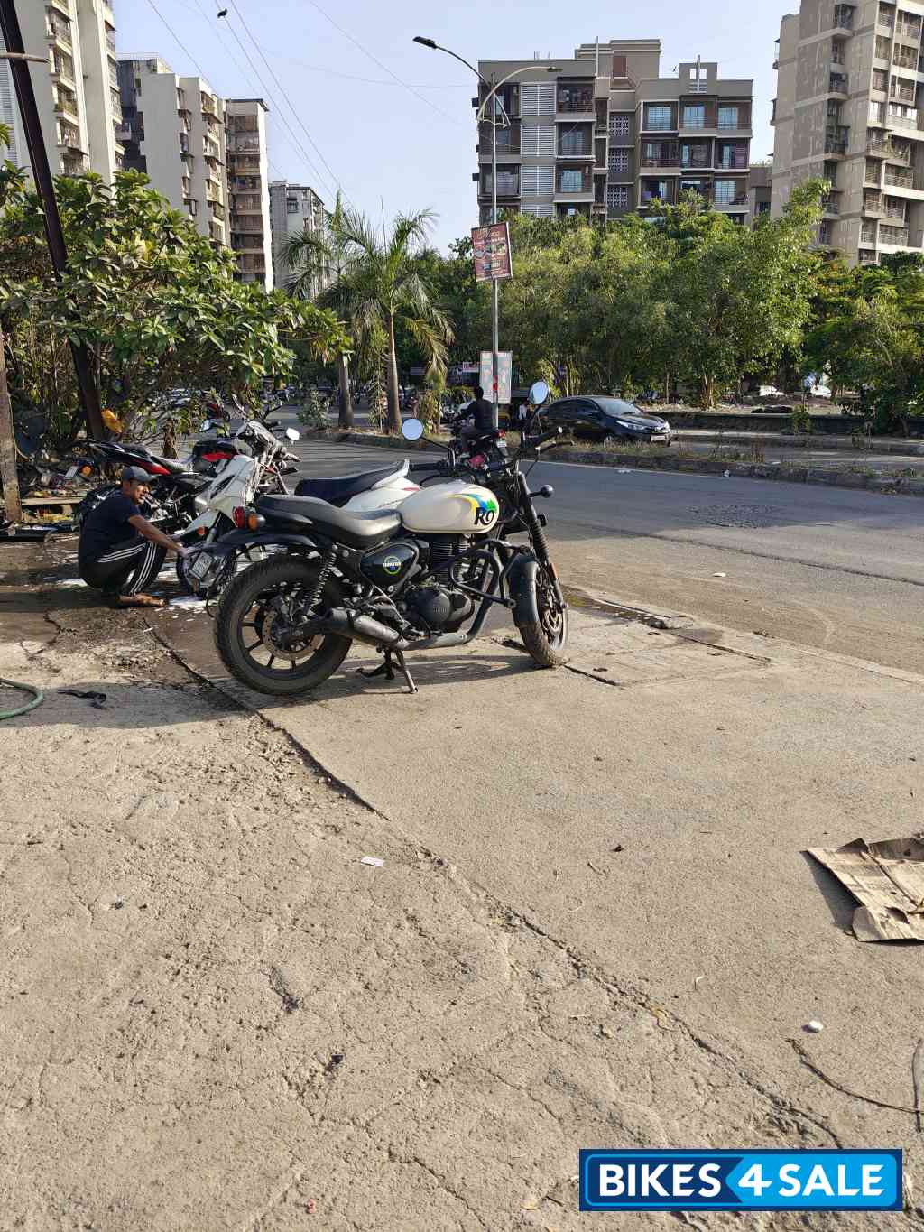 Rio White Royal Enfield Hunter 350 2025