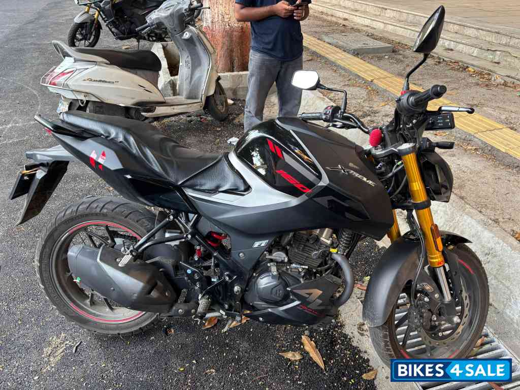 Black Hero Xtreme 160R 4V Connected 2.0