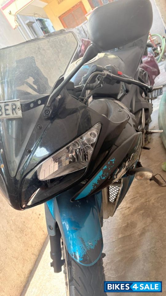 Streaking Cyan Yamaha YZF R15 V2