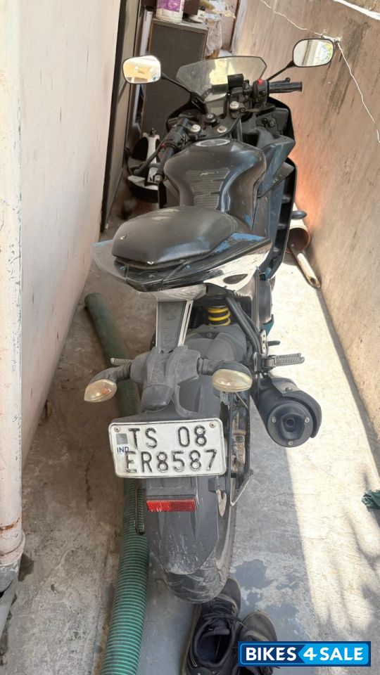 Streaking Cyan Yamaha YZF R15 V2 Streaking Cyan Yamaha YZF R15 V2