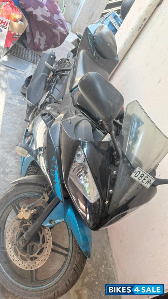 Streaking Cyan Yamaha YZF R15 V2 Streaking Cyan Yamaha YZF R15 V2