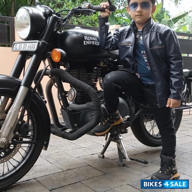 Royal Enfield Classic Stealth Black