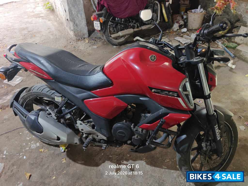 Yamaha FZS-FI Deluxe