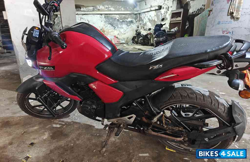 Yamaha FZS-FI Deluxe Yamaha FZS-FI Deluxe