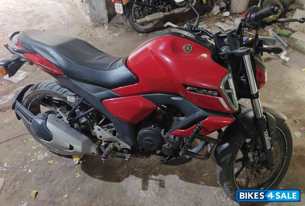 Yamaha FZS-FI Deluxe Yamaha FZS-FI Deluxe