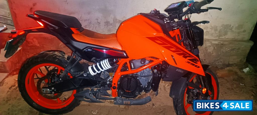 Electronic Orange KTM Duke 390 2024