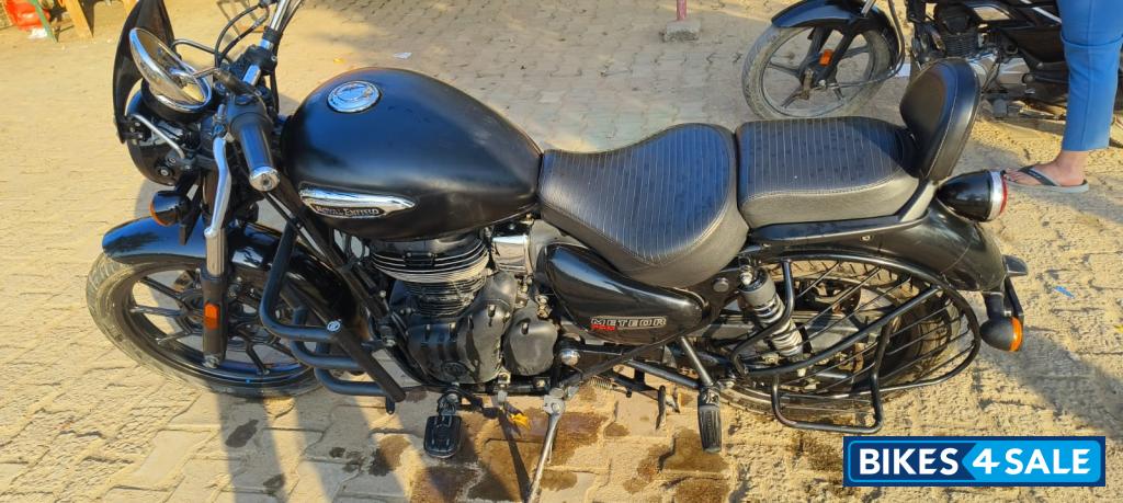 Black Royal Enfield Meteor 350