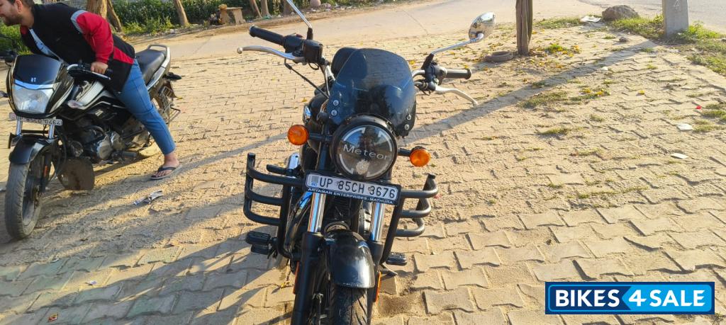 Black Royal Enfield Meteor 350