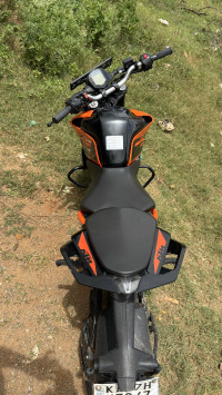 Orange KTM Duke 200 ABS