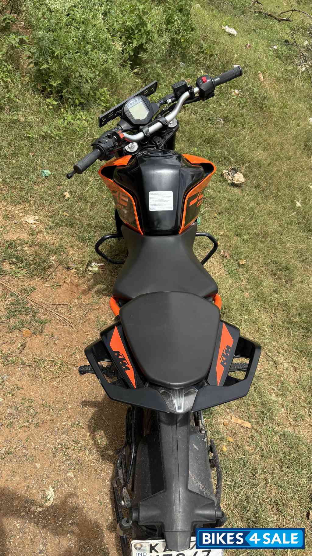 Orange KTM Duke 200 ABS Orange KTM Duke 200 ABS