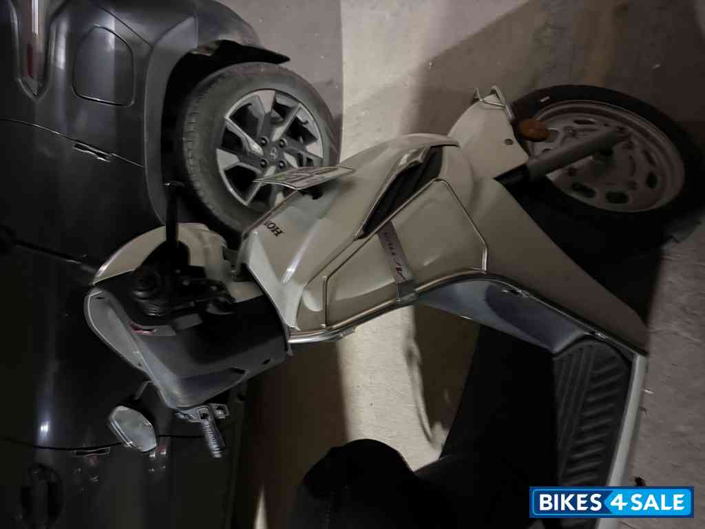 White Honda Activa 6G Std White Honda Activa 6G Std