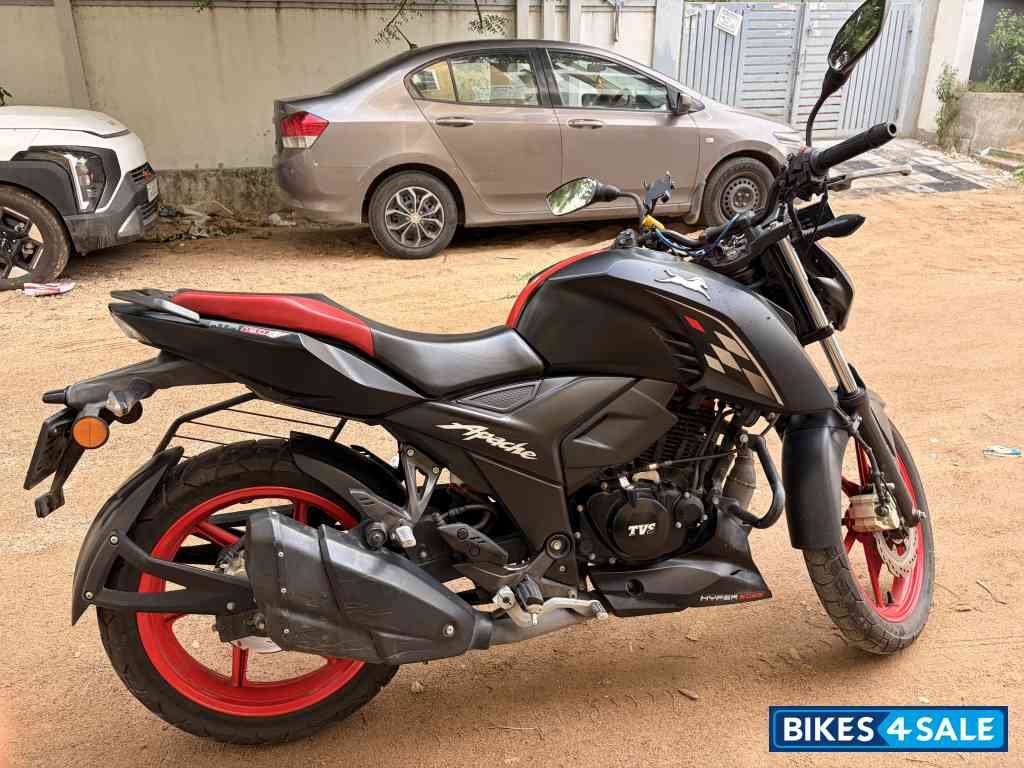 TVS Apache RTR 160 4V BS6