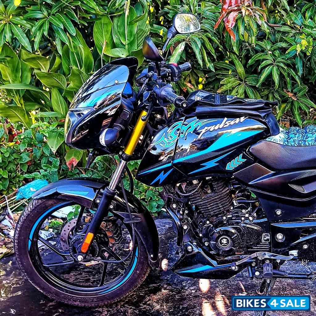 Blue - Black Bajaj Pulsar 125 Carbon Fibre Disc Split Seat