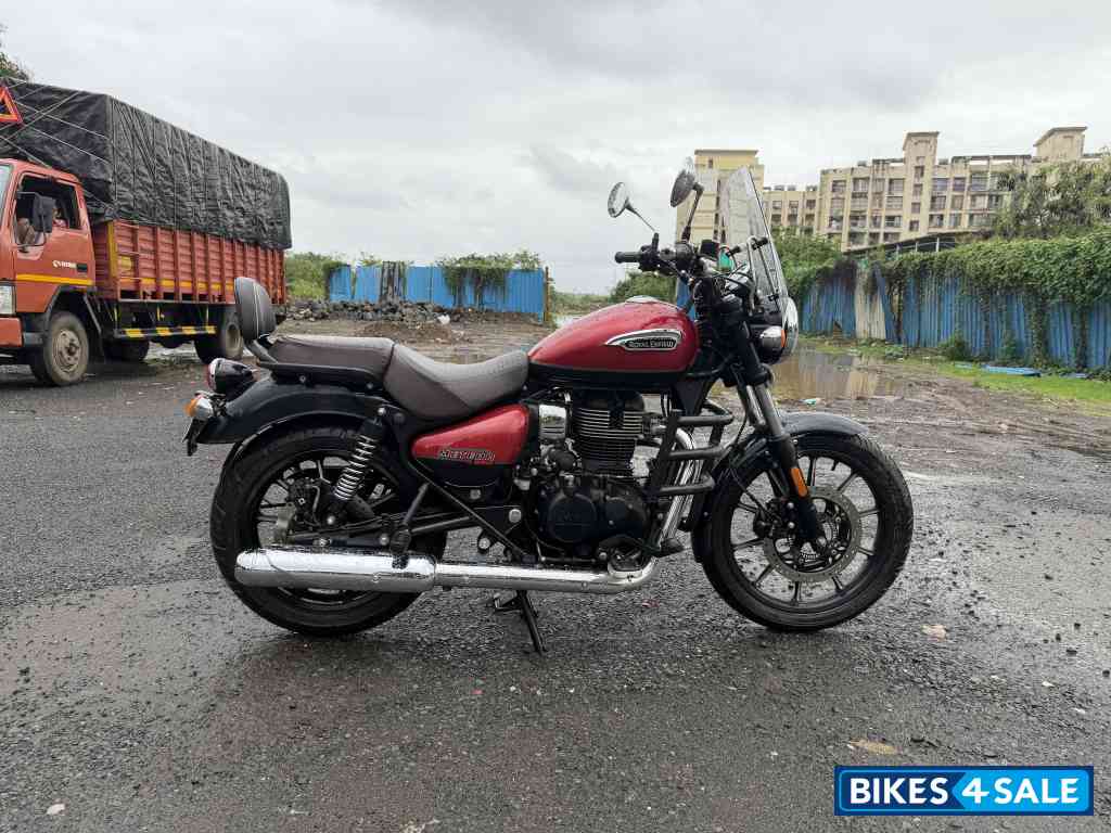Red Royal Enfield Meteor 350 Supernova
