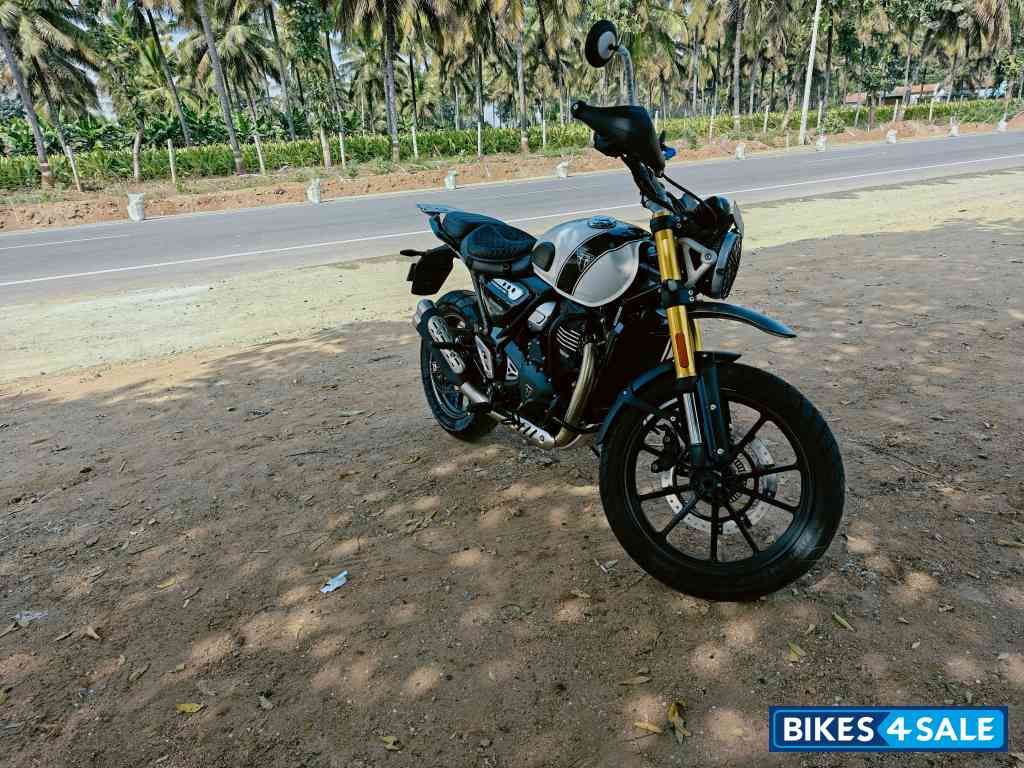 White Triumph Scrambler 400 X