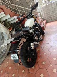 White Triumph Scrambler 400 X