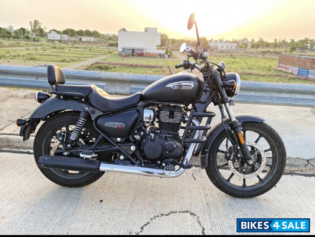Royal Enfield Meteor 350 Stellar