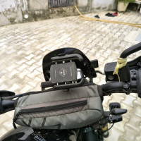 Black Triumph Scrambler 400 XC
