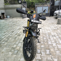 Black Triumph Scrambler 400 XC