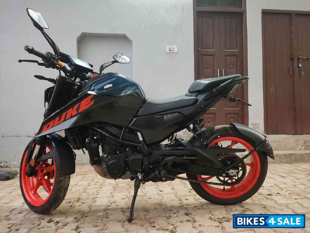 Black&blue KTM Duke 250 2024
