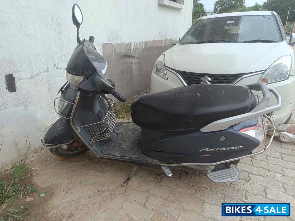 Blue Honda Activa 125 Blue Honda Activa 125