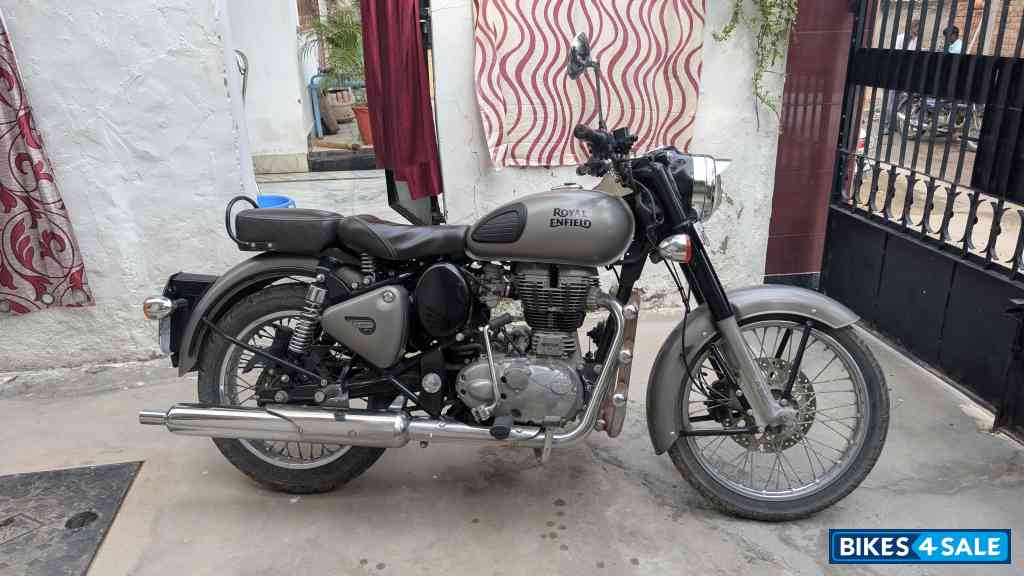 Gunmetal Grey Royal Enfield Classic Gunmetal Grey