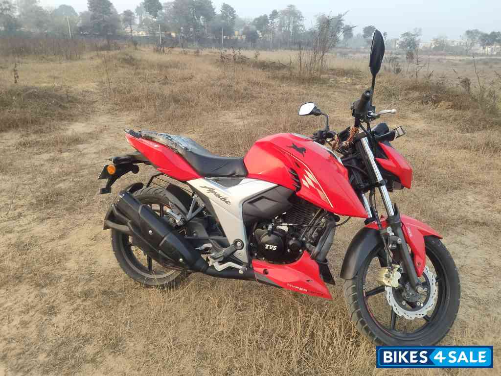 Red TVS Apache RTR 160 4V BS6