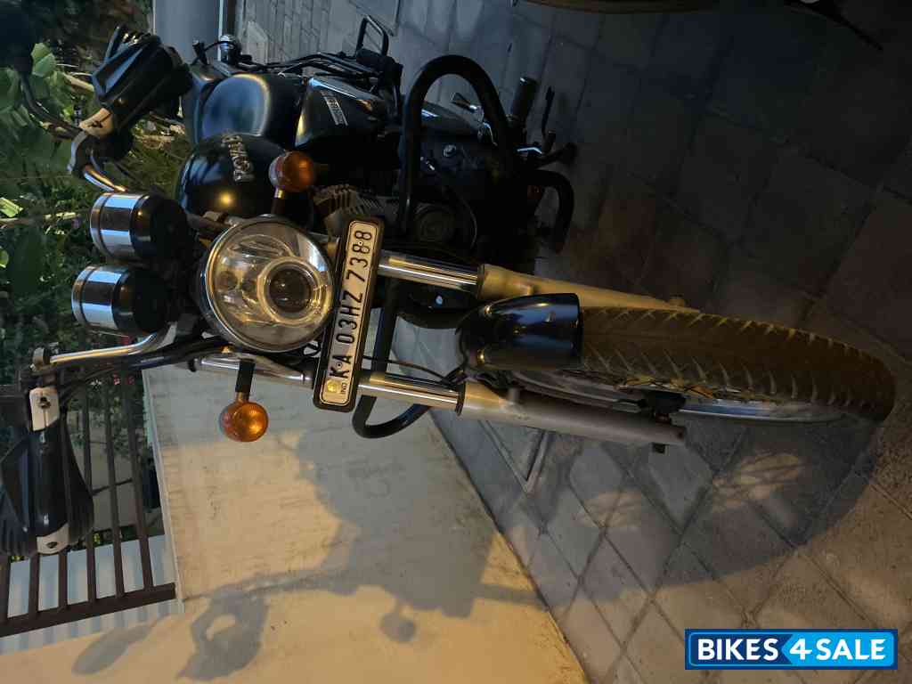 Black Royal Enfield Thunderbird 350