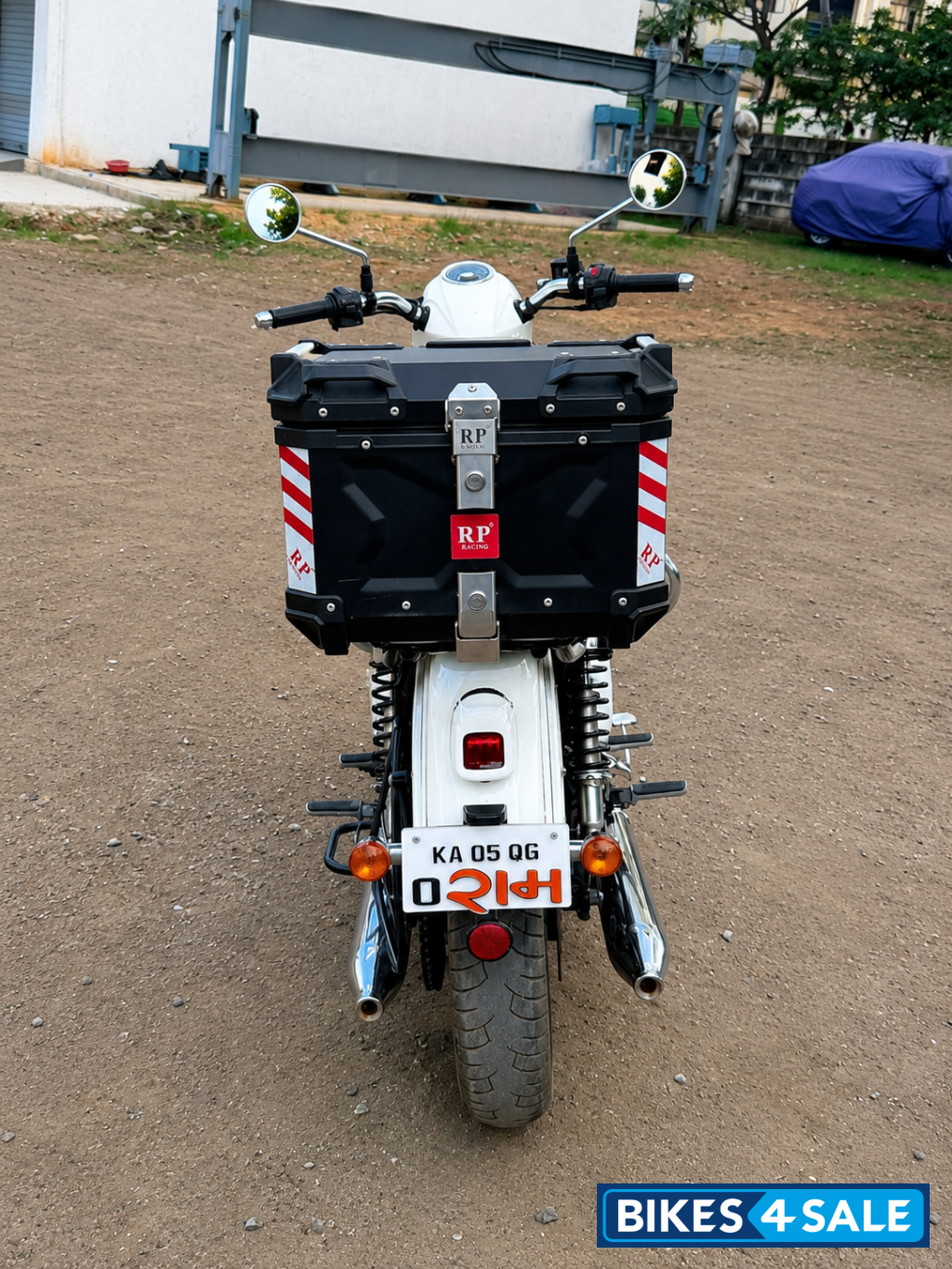 Whiite Ideal Jawa Yezdi Classic