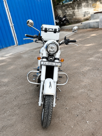 Whiite Ideal Jawa Yezdi Classic