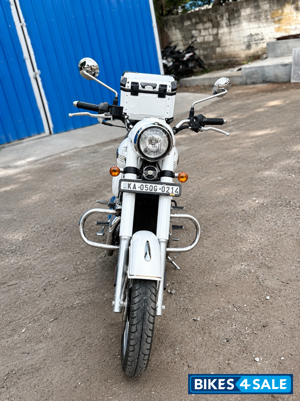 Whiite Ideal Jawa Yezdi Classic Whiite Ideal Jawa Yezdi Classic