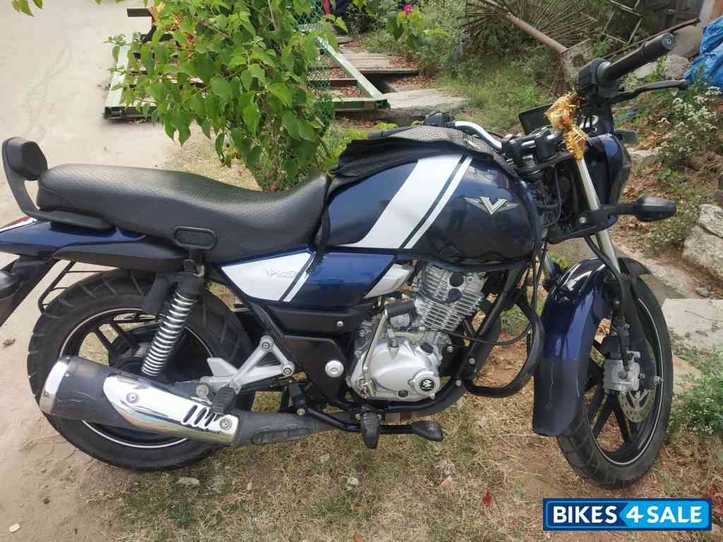 Bajaj V15