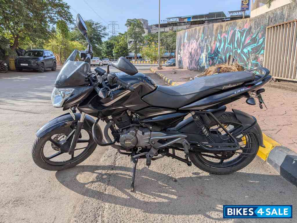 Black Bajaj Pulsar 135LS
