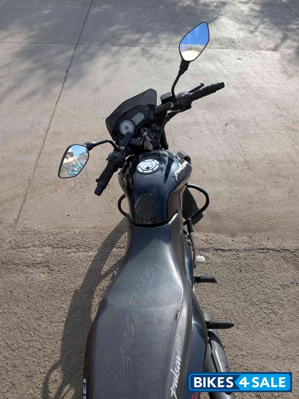 Black Bajaj Pulsar 135LS Black Bajaj Pulsar 135LS