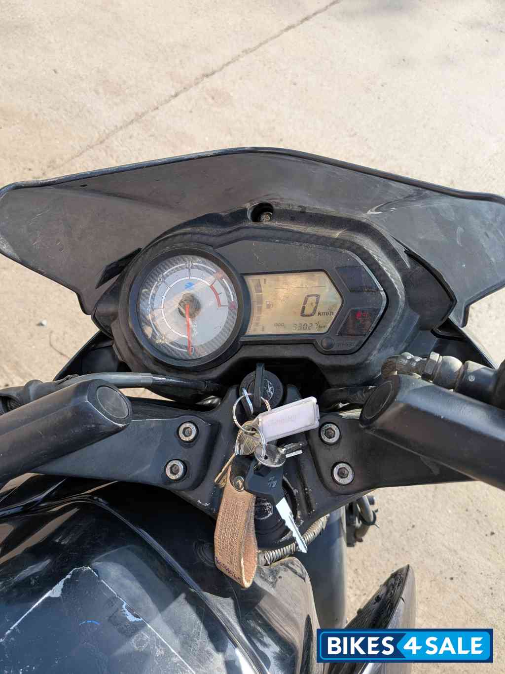 Black Bajaj Pulsar 135LS Black Bajaj Pulsar 135LS
