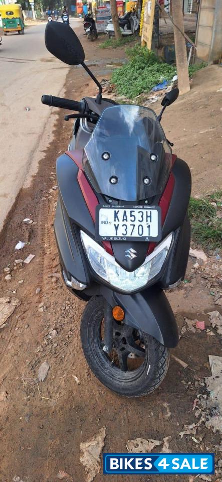 Marron Black Suzuki Burgman Street