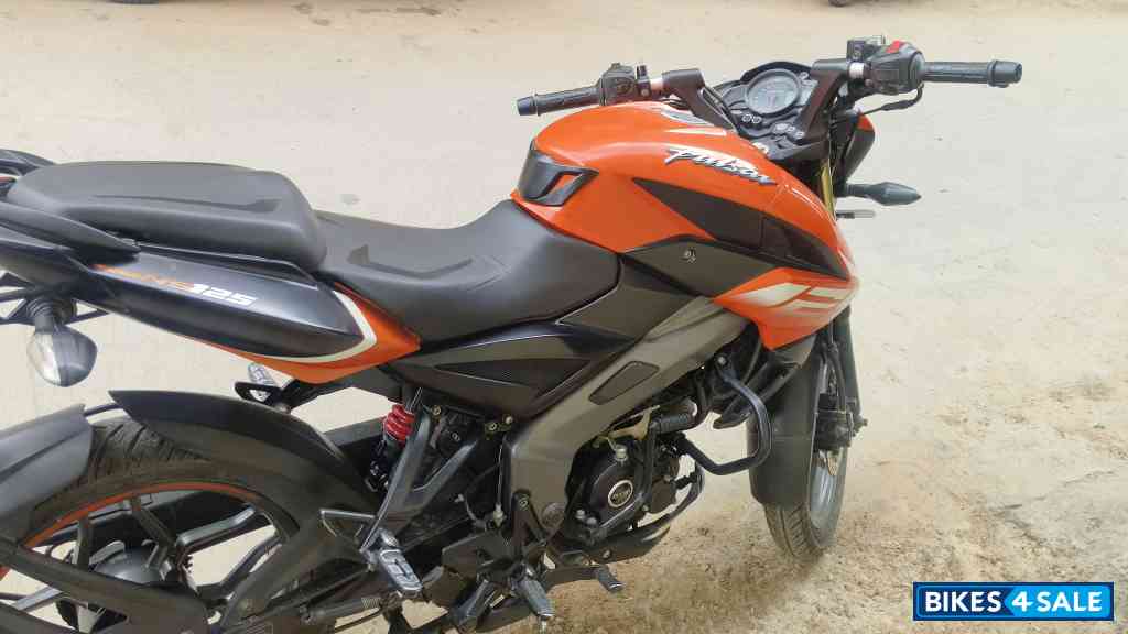 Fierry Orange Bajaj Pulsar NS125 BS6 Fierry Orange Bajaj Pulsar NS125 BS6