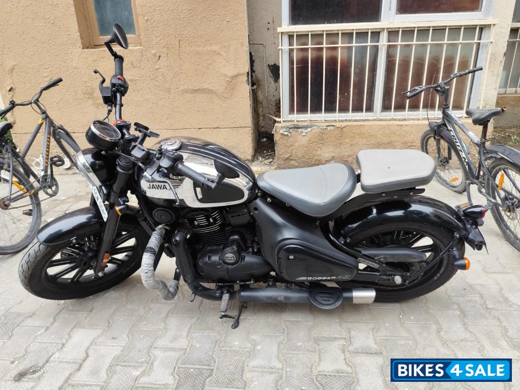 Jawa 42 Bobber Black Mirror