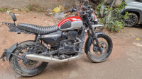 Yezdi Scrambler Dual Tone 2022 Model
