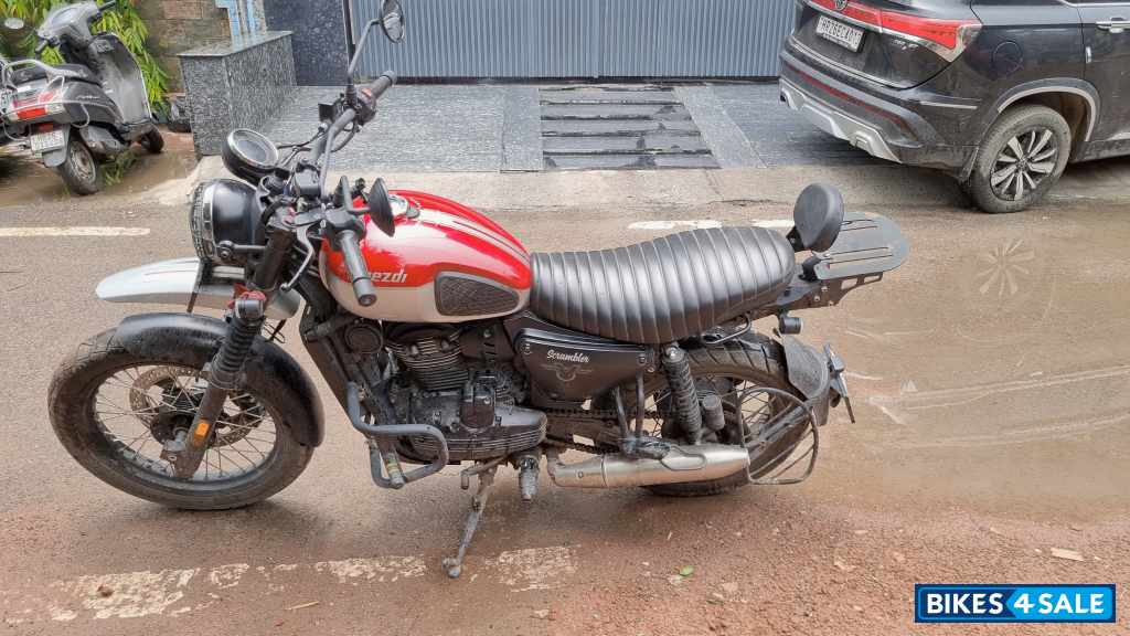 Yezdi Scrambler Dual Tone Yezdi Scrambler Dual Tone
