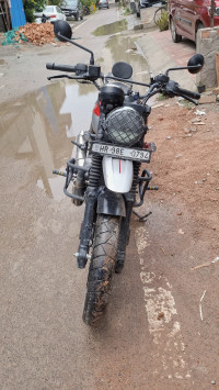 Yezdi Scrambler Dual Tone