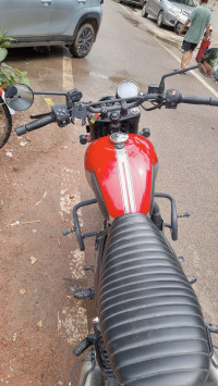 Yezdi Scrambler Dual Tone